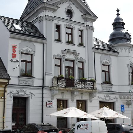 Olymp Penzion Комарно Экстерьер фото