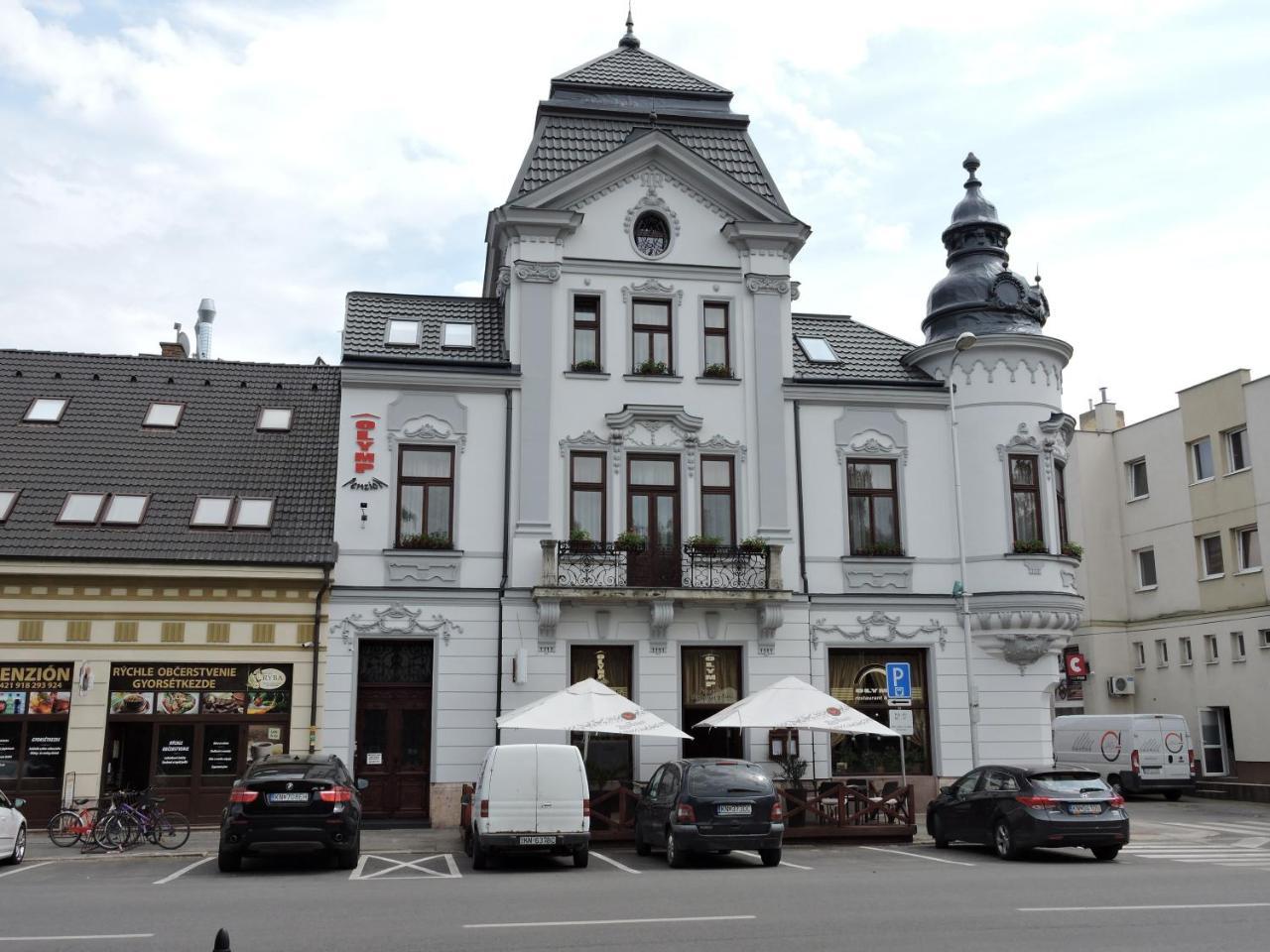 Olymp Penzion Комарно Экстерьер фото